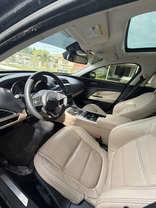 2018 Jaguar XE - Image 7 of 11