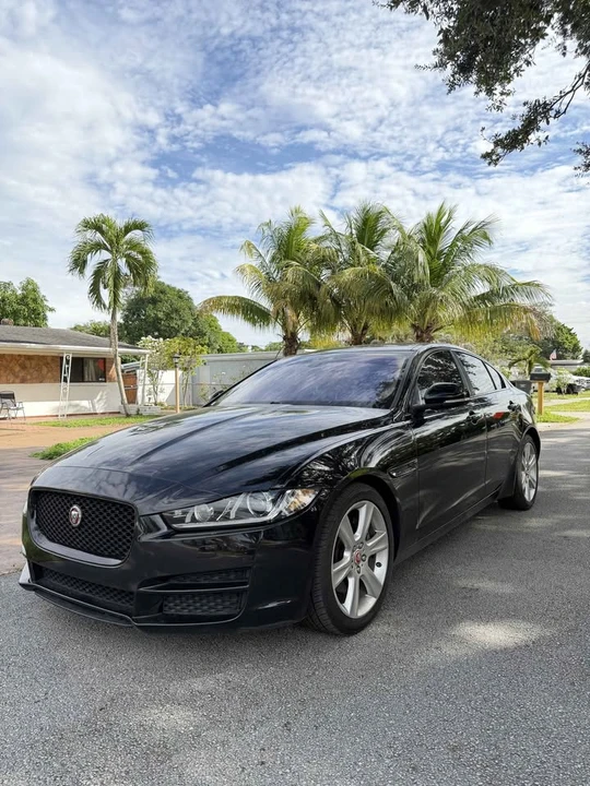 2018 Jaguar XE - Image 3 of 11