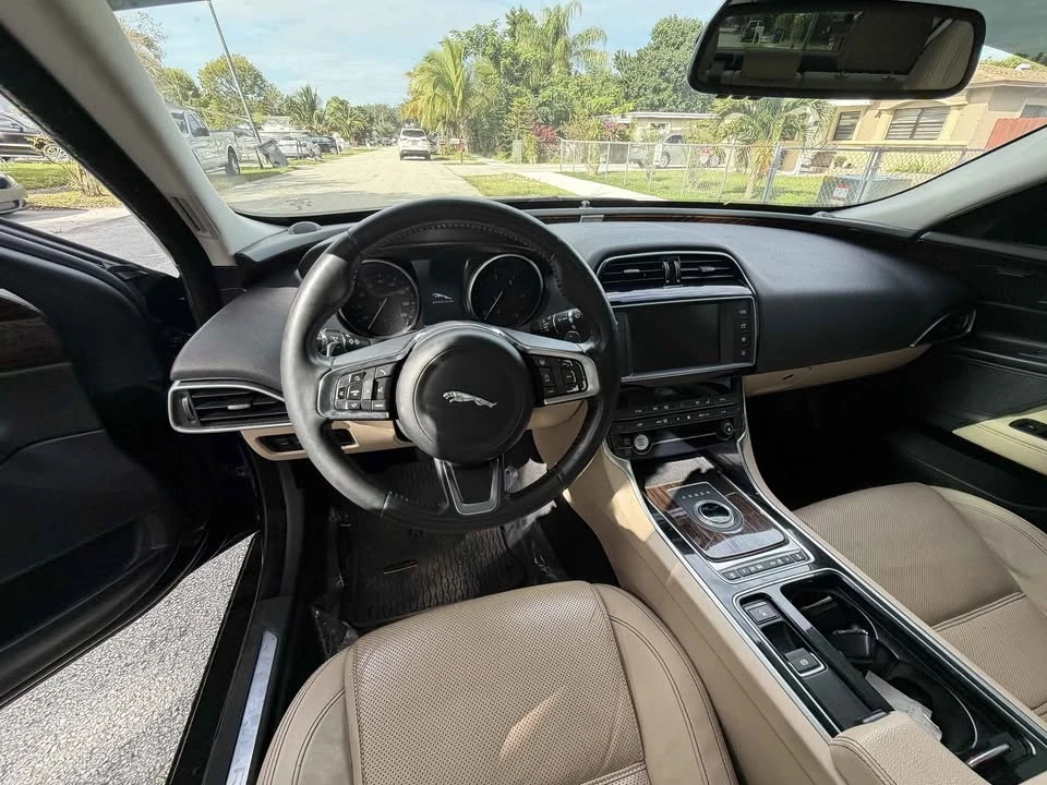 2018 Jaguar XE - Image 8 of 11