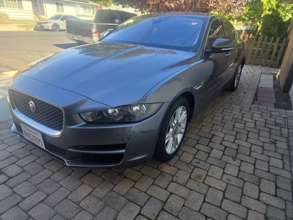 2018 Jaguar XE - Image 2 of 10