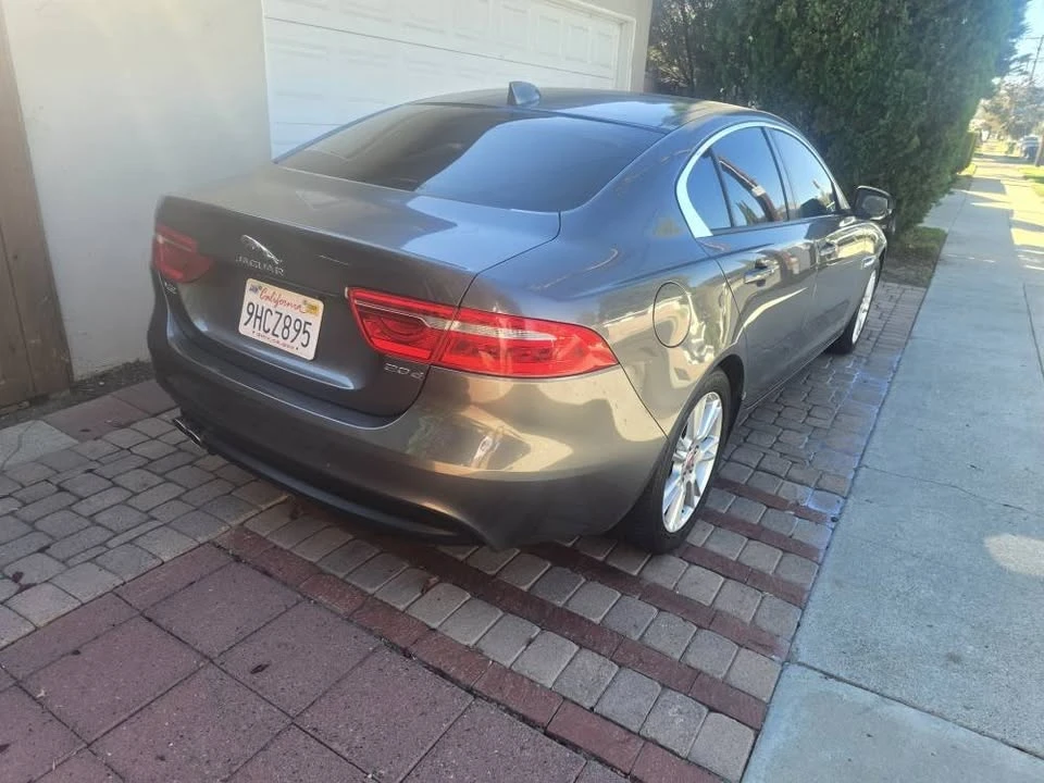 2018 Jaguar XE - Image 6 of 10