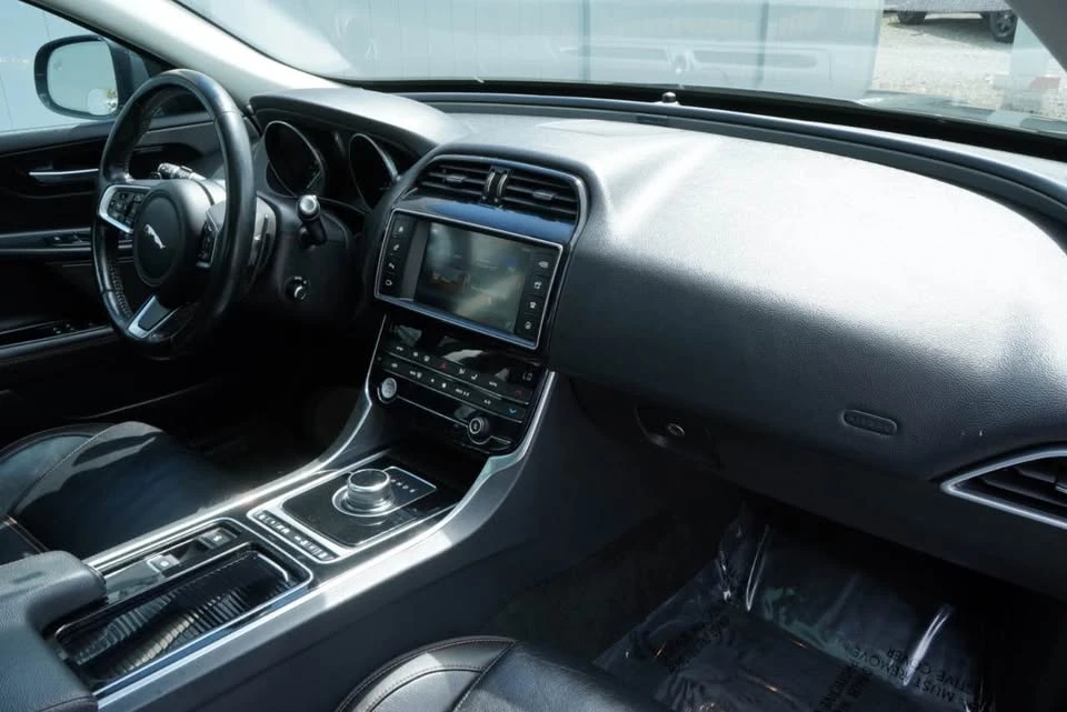 2018 Jaguar XE - Image 18 of 20