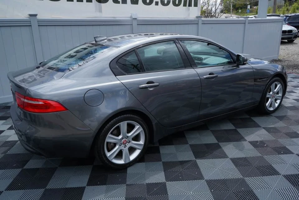 2018 Jaguar XE - Image 2 of 20