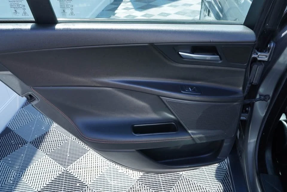 2018 Jaguar XE - Image 11 of 20