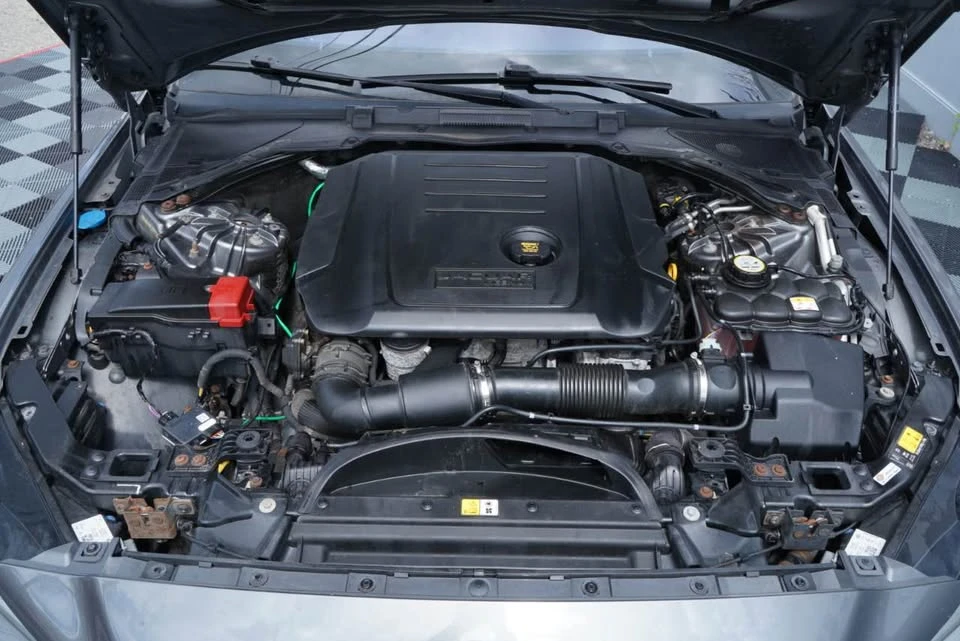 2018 Jaguar XE - Image 19 of 20