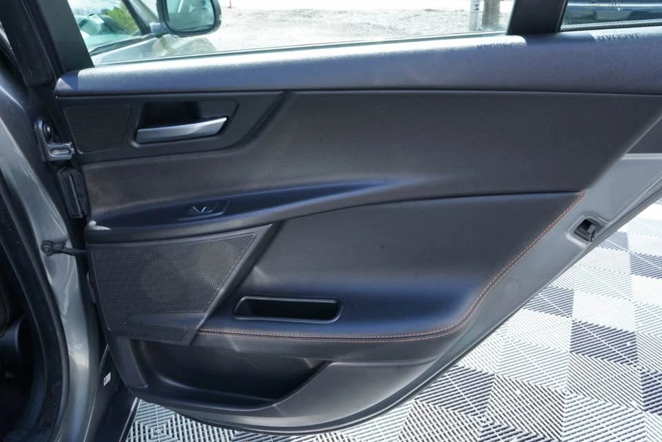 2018 Jaguar XE - Image 14 of 20