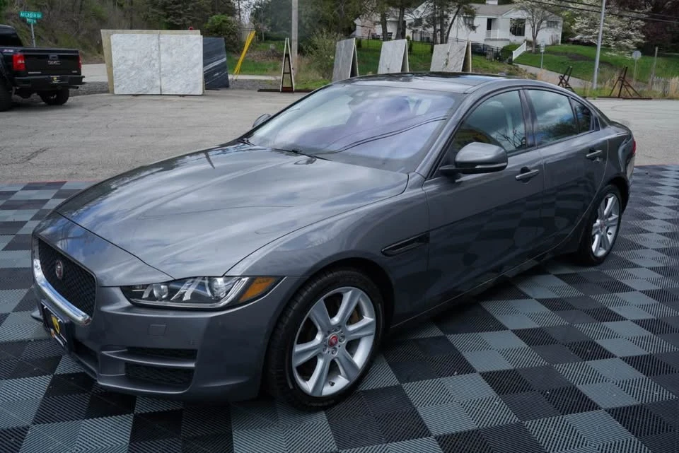 2018 Jaguar XE - Image 5 of 20