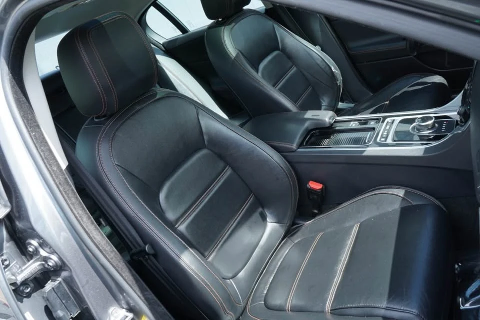 2018 Jaguar XE - Image 17 of 20