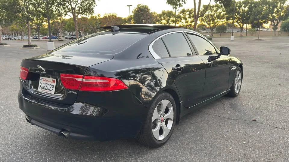 2018 Jaguar XE - Image 3 of 16