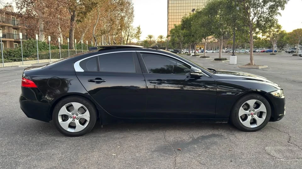 2018 Jaguar XE - Image 4 of 16