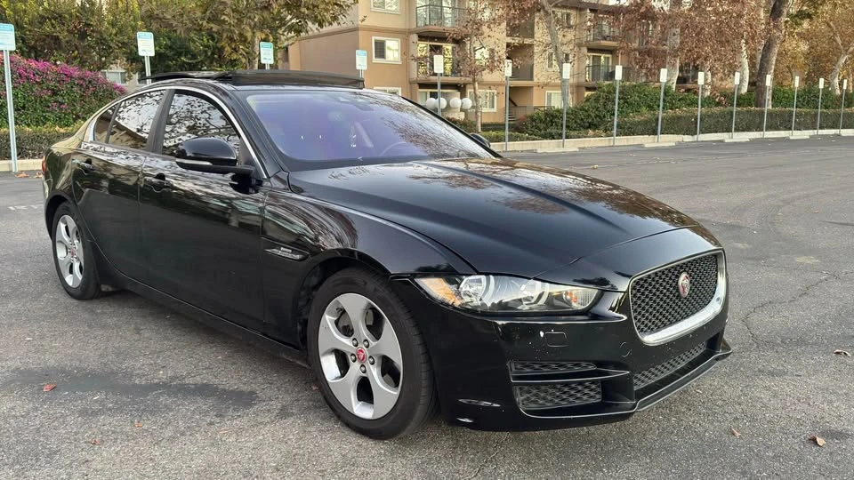 2018 Jaguar XE - Image 5 of 16