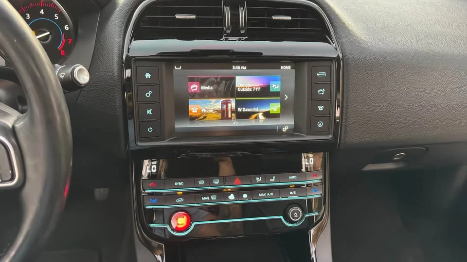 2018 Jaguar XE - Image 15 of 16