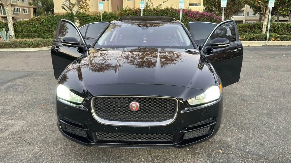 2018 Jaguar XE - Image 16 of 16