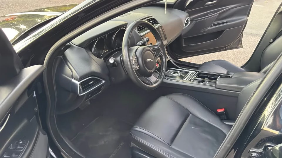 2018 Jaguar XE - Image 8 of 16