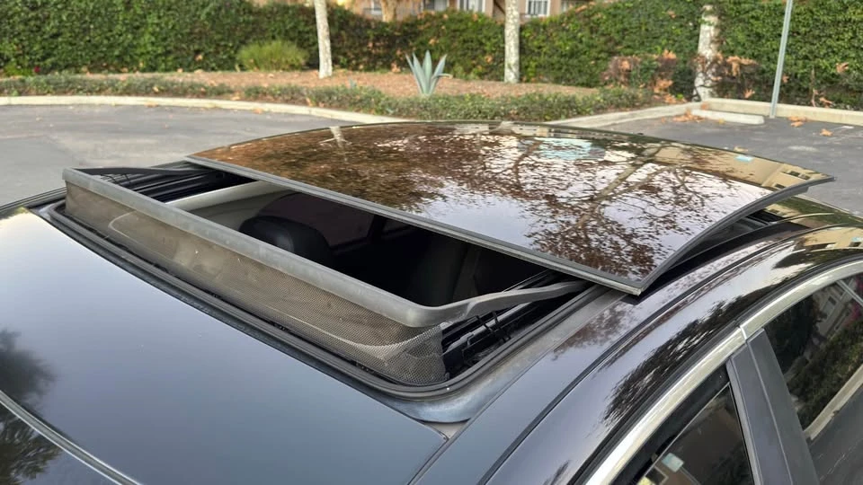 2018 Jaguar XE - Image 7 of 16