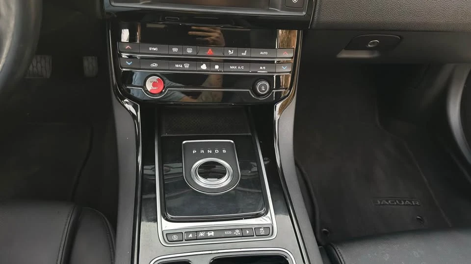 2018 Jaguar XE - Image 12 of 16