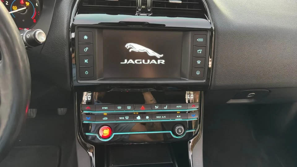 2018 Jaguar XE - Image 13 of 16