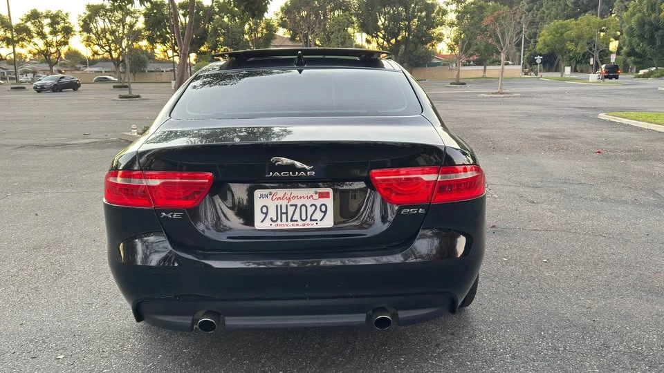 2018 Jaguar XE - Image 2 of 16