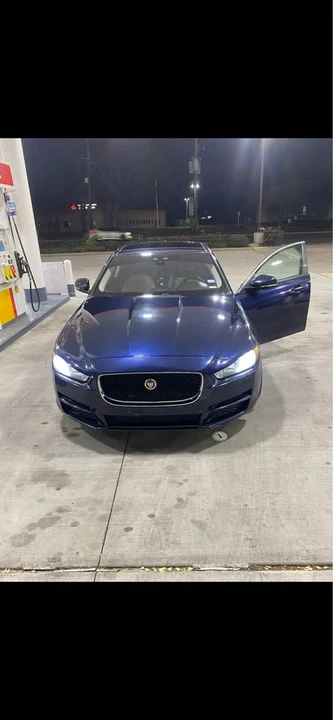2018 Jaguar XE - Image 9 of 9