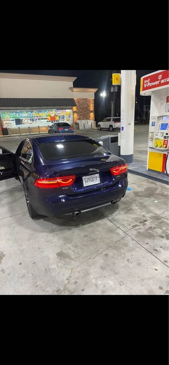 2018 Jaguar XE - Image 6 of 9