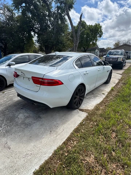 2018 Jaguar XE - Image 4 of 16