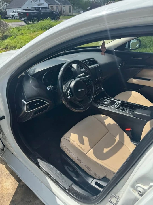 2018 Jaguar XE - Image 15 of 16