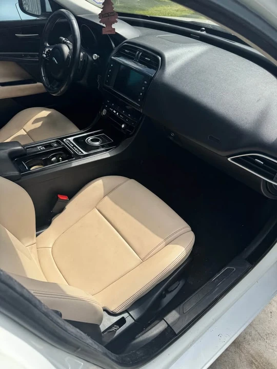2018 Jaguar XE - Image 12 of 16