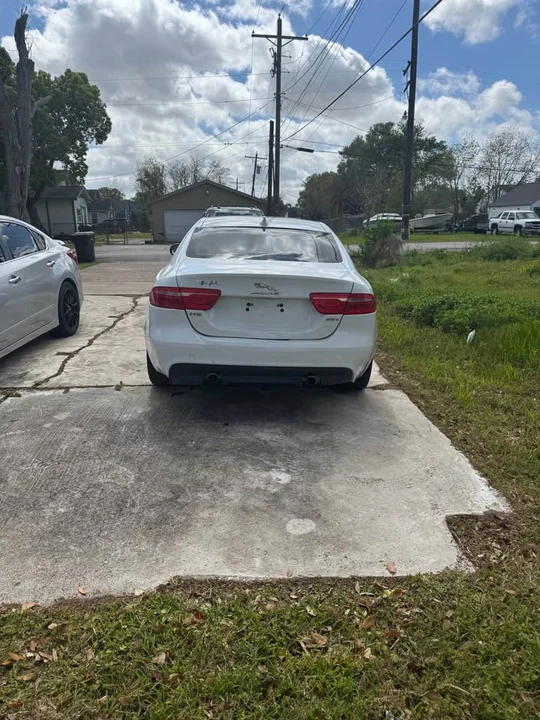 2018 Jaguar XE - Image 6 of 16