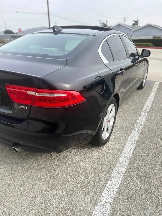 2018 Jaguar XE - Image 6 of 11