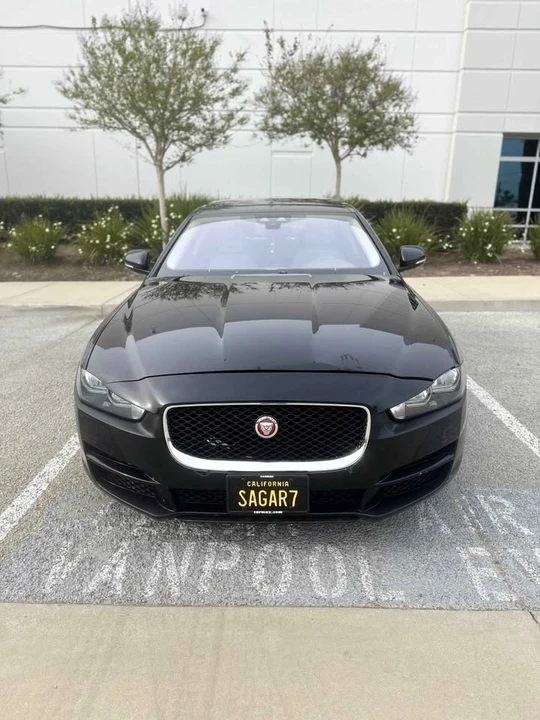 2018 Jaguar XE - Image 4 of 11