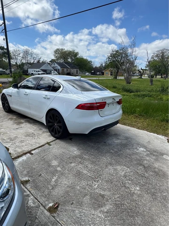 2018 Jaguar XE - Image 3 of 16