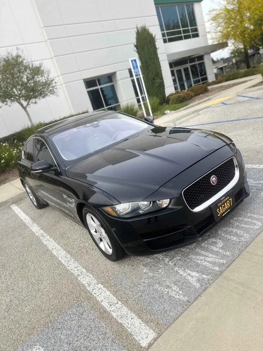 2018 Jaguar XE - Image 9 of 11