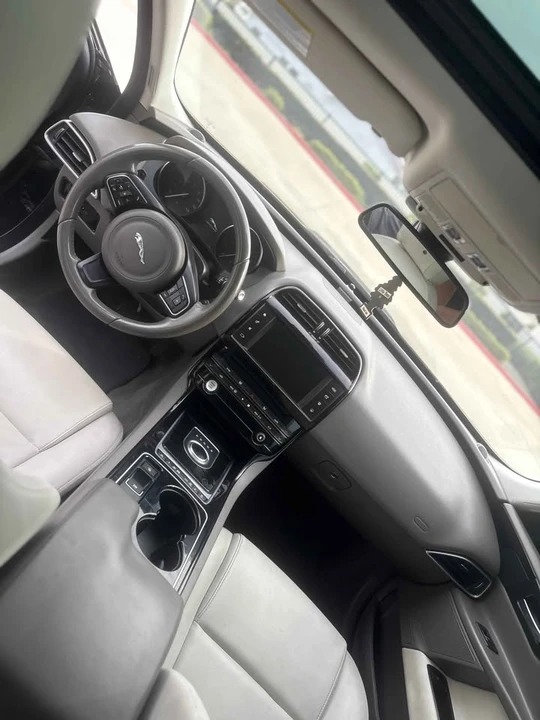 2018 Jaguar XE - Image 3 of 11