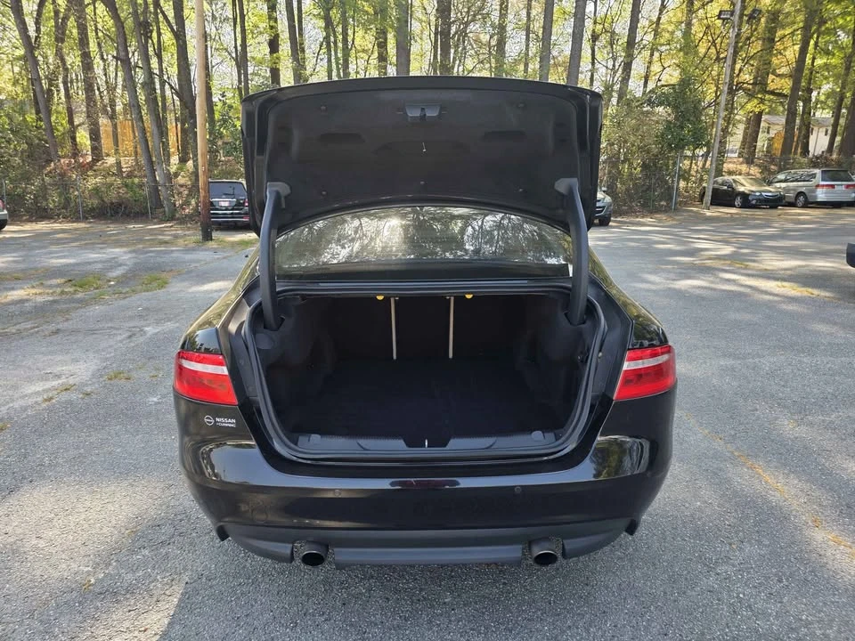 2018 Jaguar XE - Image 14 of 18