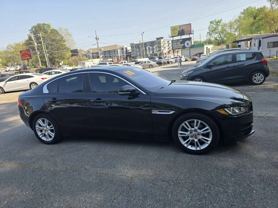 2018 Jaguar XE - Image 13 of 18