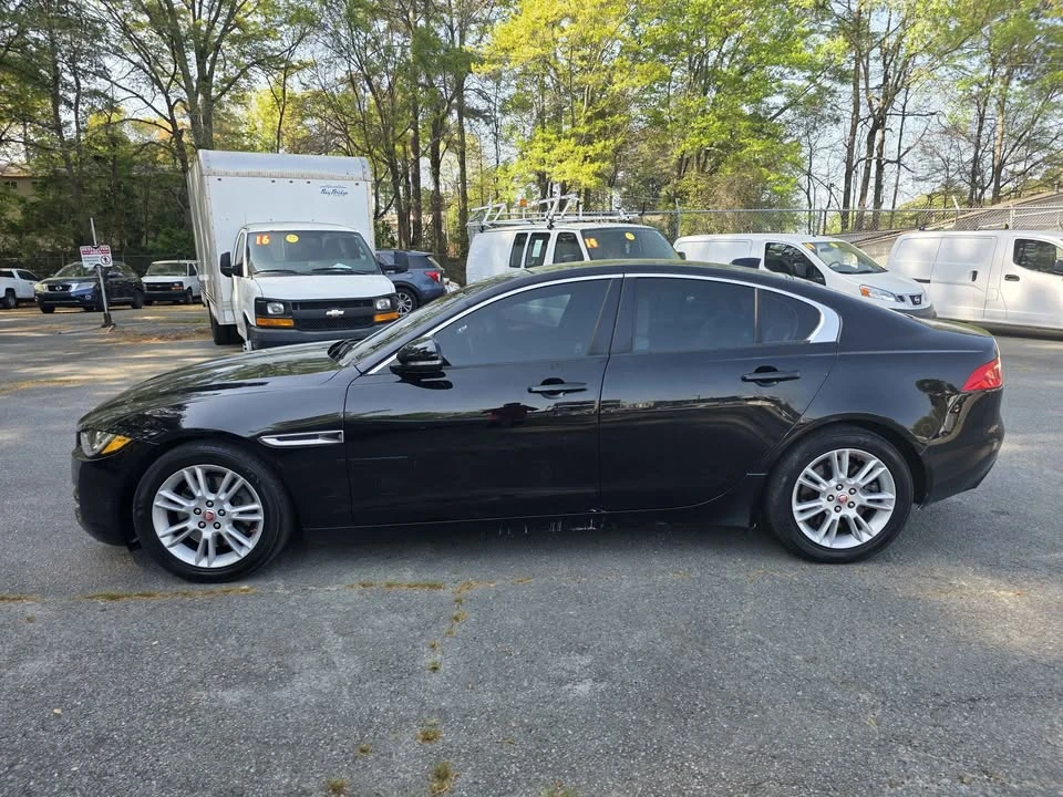 2018 Jaguar XE - Image 10 of 18