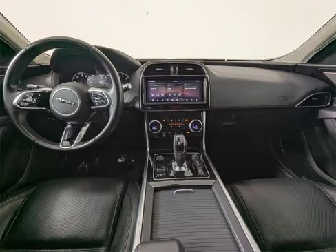 2018 Jaguar XE - Image 3 of 4