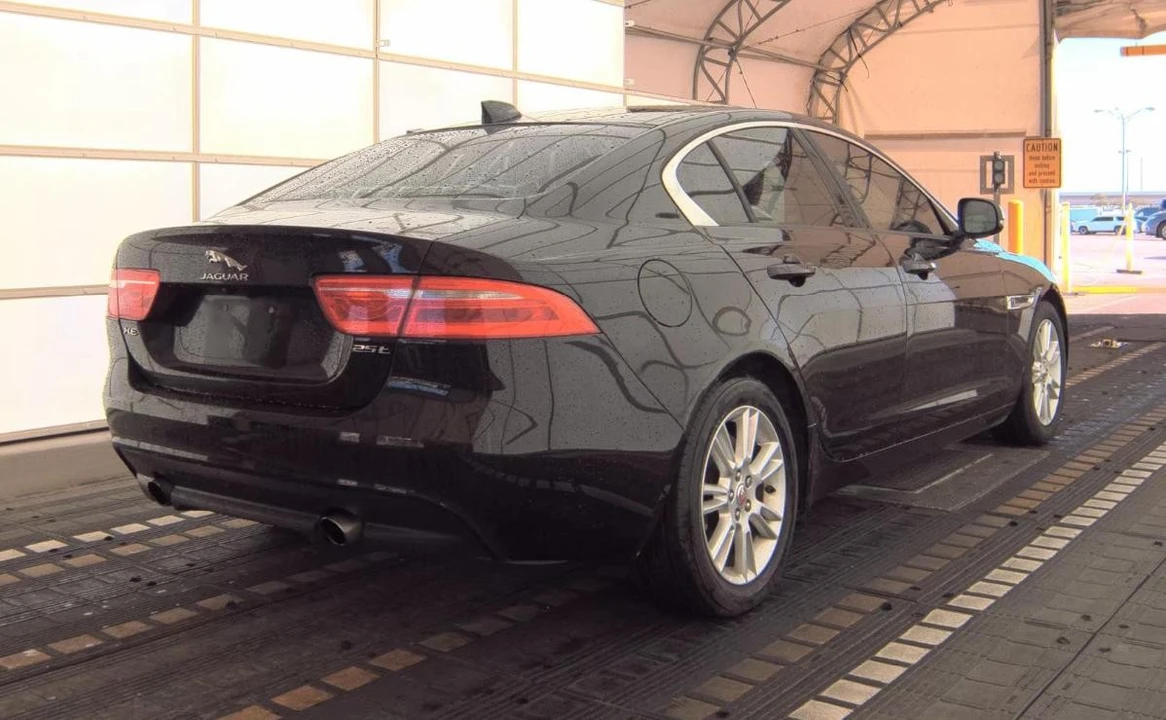 2018 Jaguar XE - Image 4 of 14