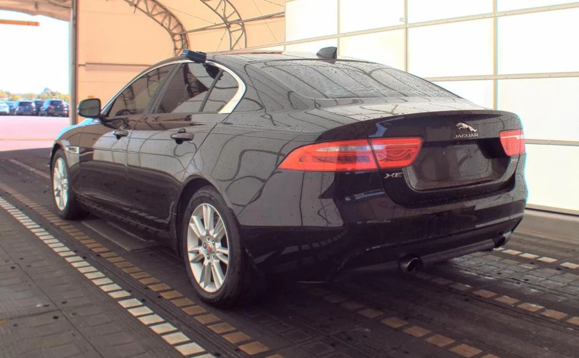 2018 Jaguar XE - Image 6 of 14