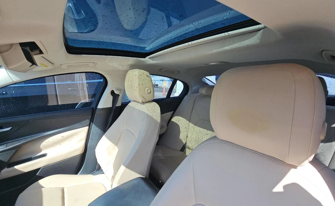 2018 Jaguar XE - Image 13 of 14