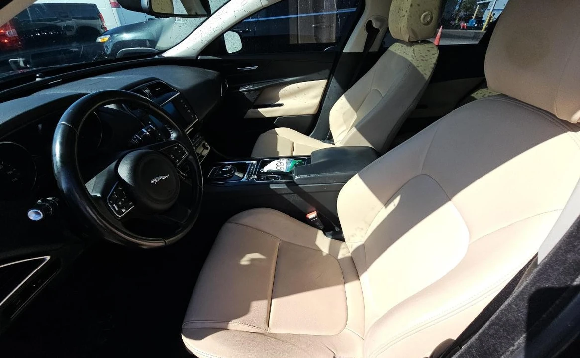 2018 Jaguar XE - Image 7 of 14