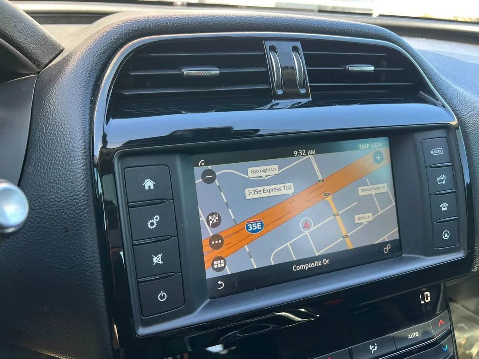 2018 Jaguar XE - Image 11 of 13