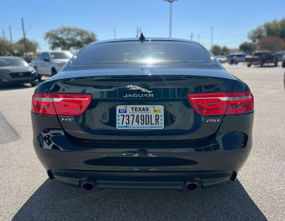 2018 Jaguar XE - Image 6 of 13