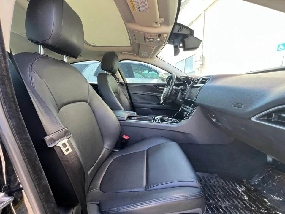 2018 Jaguar XE - Image 10 of 13