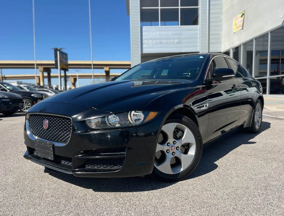 2018 Jaguar XE - Image 2 of 13