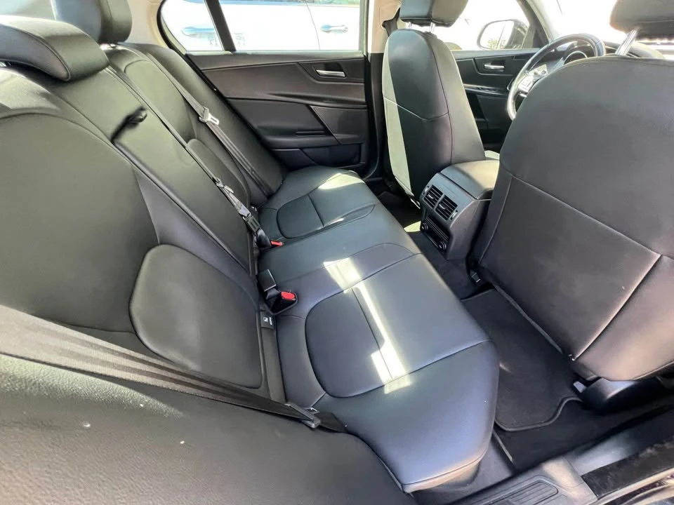 2018 Jaguar XE - Image 13 of 13