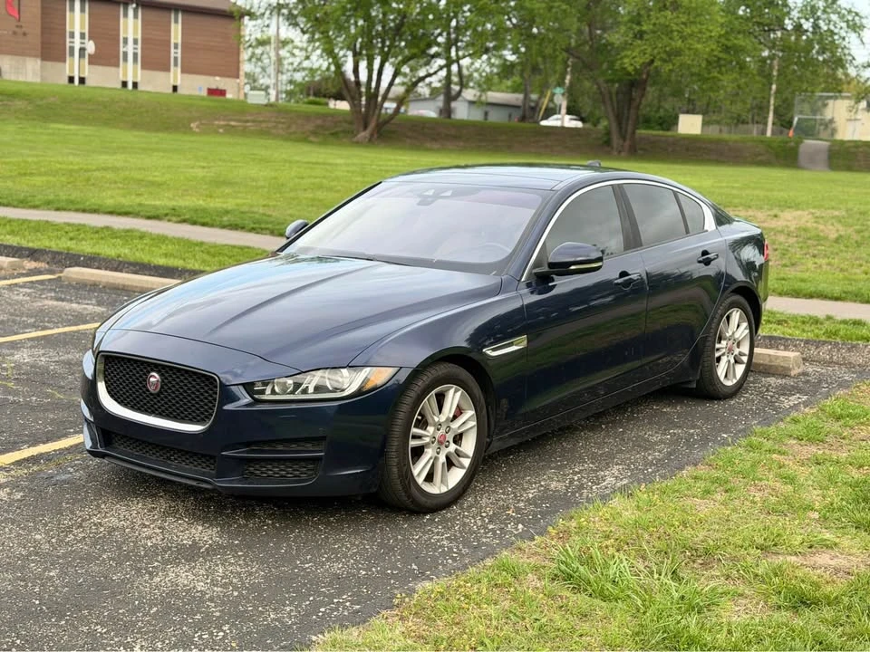 2018 Jaguar XE - Image 3 of 17