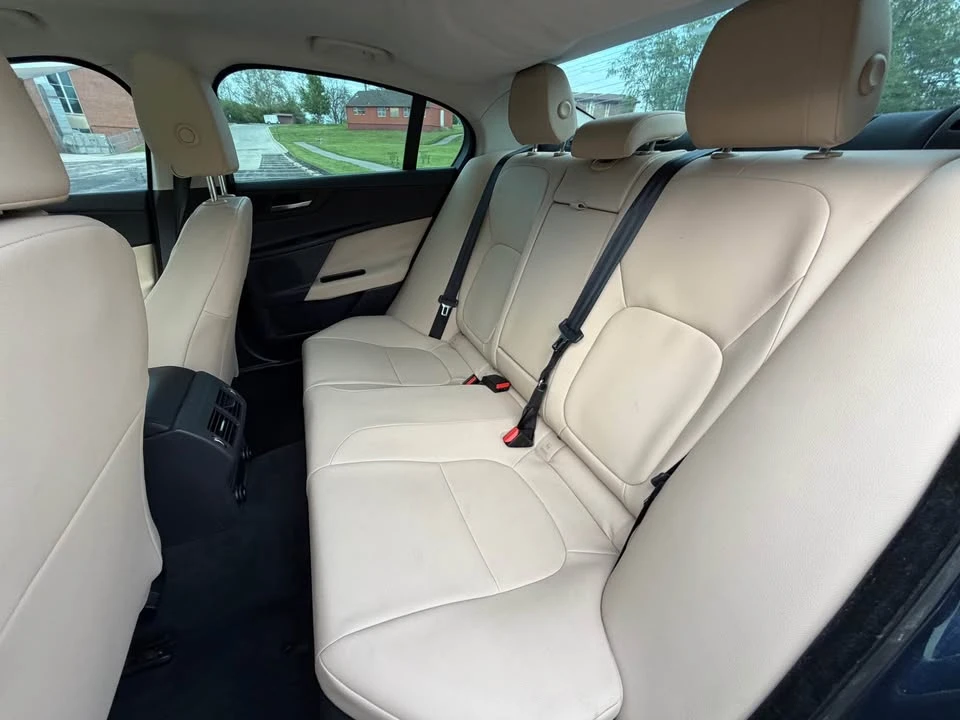 2018 Jaguar XE - Image 11 of 17