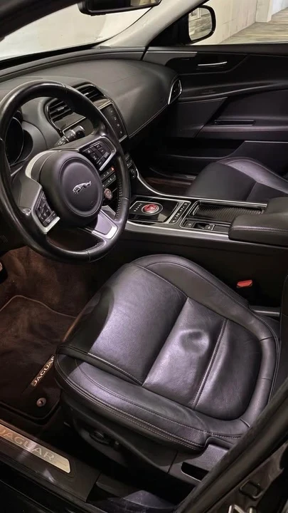 2018 Jaguar XE - Image 4 of 4