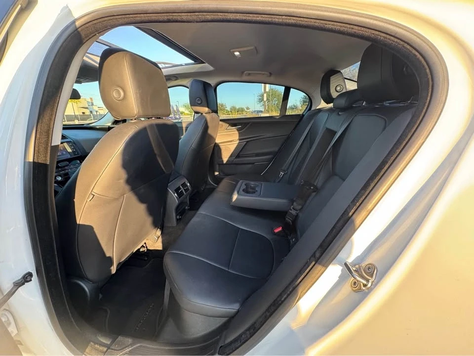 2018 Jaguar XE - Image 6 of 11
